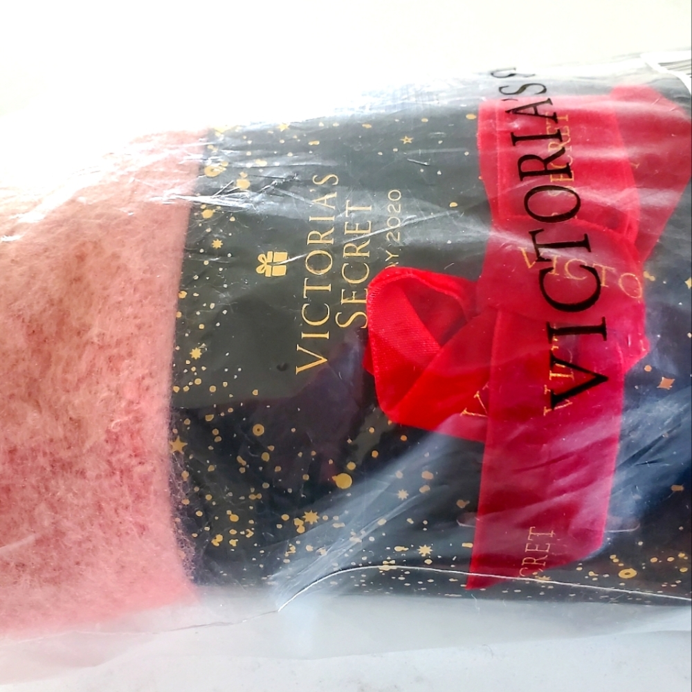 Victoria's Secret Scarf NWT plush pink